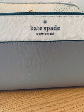 ♦️Kate Spade Leather Long zip around wallet